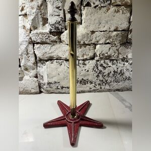 Building Star Repurposed Into Paper Towel Holder